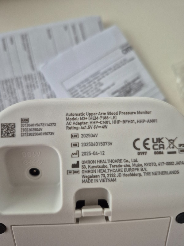 OMRON M2+ 30 Ölçüm Hafızalı Geniş Manşetli Üst Koldan Ölçer Dijital Tansiyon Aleti HEM-7146-E