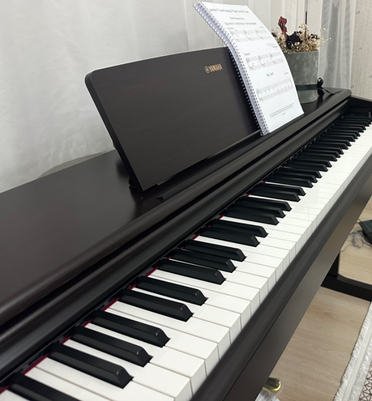 Yamaha YDP145R (Gül Ağacı) Dijital Piyano
