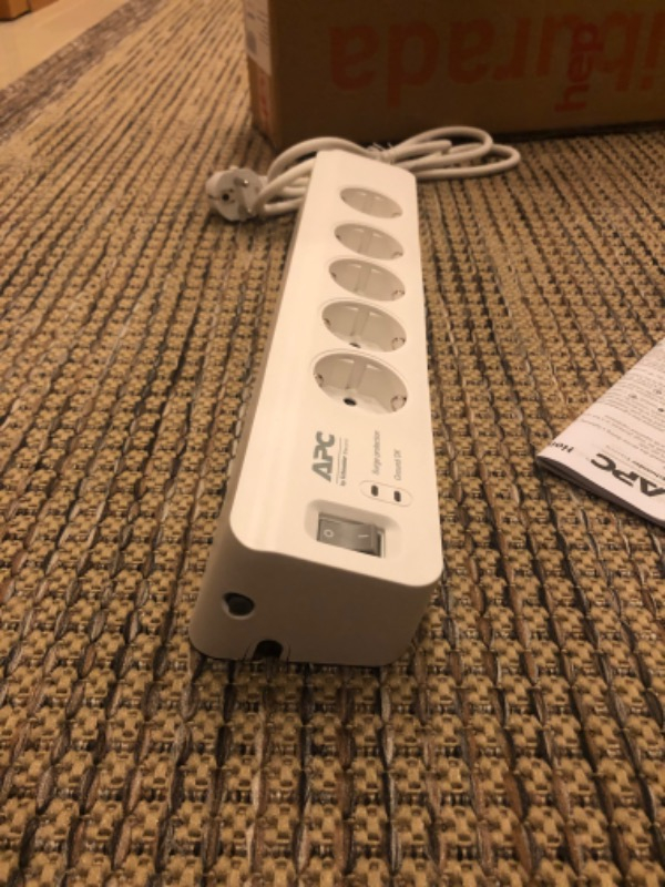 Schneider Electric APC 5'li Akım Korumalı Priz PM5-GR
