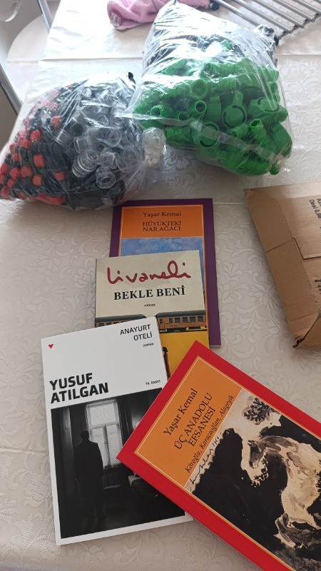 Can Yayınları Bekle Beni Zülfü Livaneli Ciltsiz Roman 192 Sayfa Aşk ve Direniş Hikâyesi