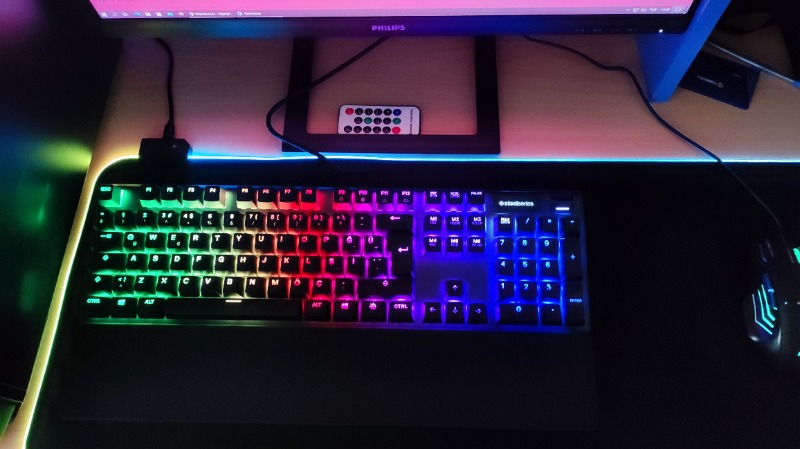 SteelSeries Apex 5 Hibrit Mekanik Gaming Klavye