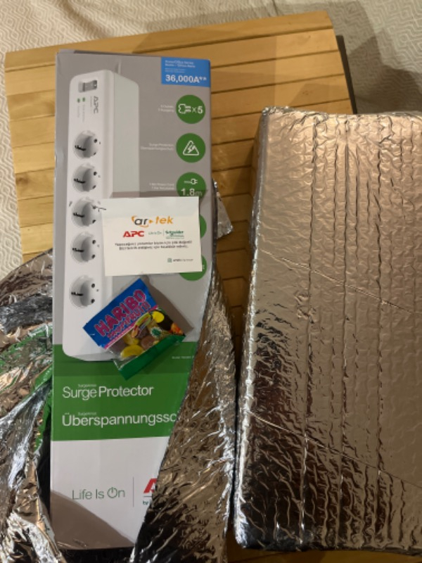 Schneider Electric APC 5'li Akım Korumalı Priz PM5-GR