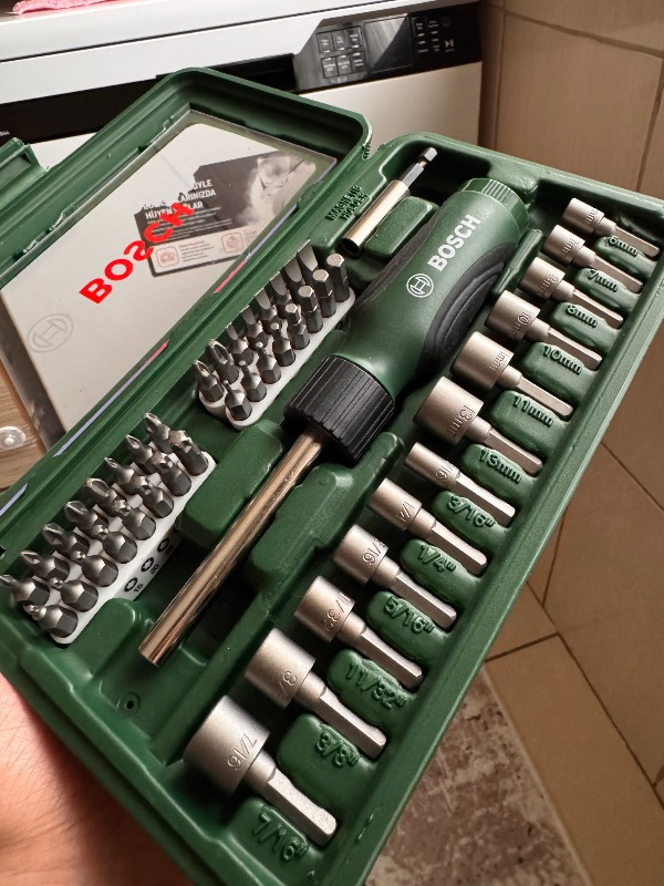 BOSCH 46 PARÇA CIRCIRLI TORNAVİDA BITS UÇ LOKMA VİDALAMA  SETİ.