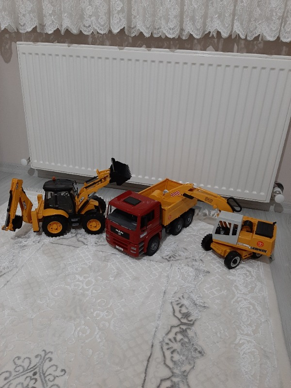 Bruder MAN Damperli Kamyon & Liebherr Ekskavatör BR02751