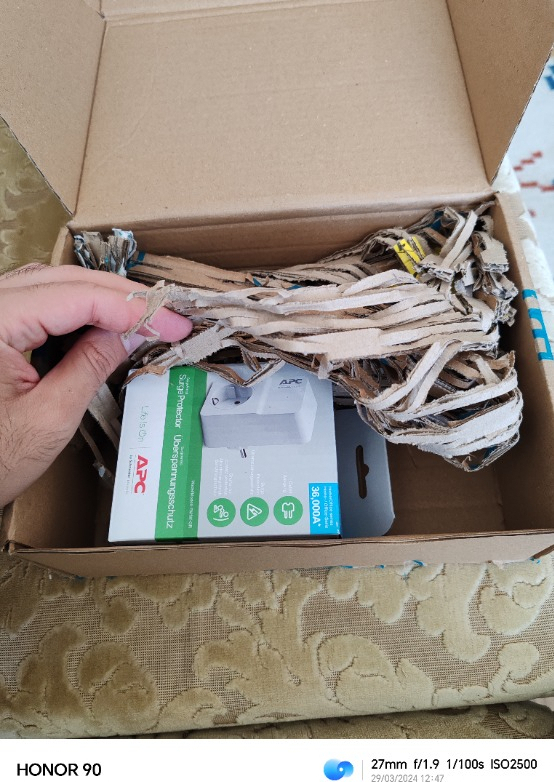 Schneider Electric APC Tekli Akım Korumalı Priz  230V PM1W-GR (Beyaz)
