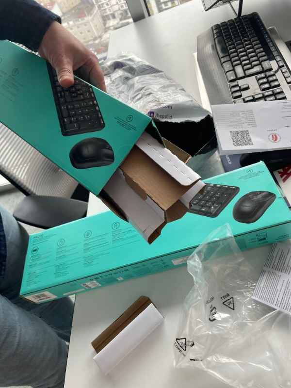 Logitech MK220 Kablosuz Türkçe Klavye Mouse Seti - Siyah