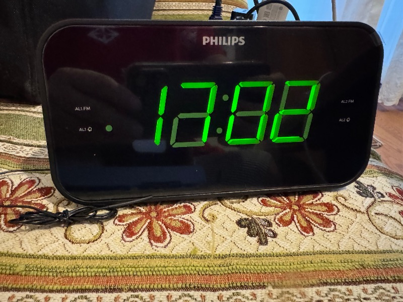 Phılıps Çalar Saat, Radyolu ve Başucu Ekranlı  Çift Alarmlı Dijital Radyo, Uyku Zamanlayıcısı ve Erteleme Işlevi, Yedek Pille Taşınabilir, Büyük Ekranlı Siyah, Yeni Versiyon