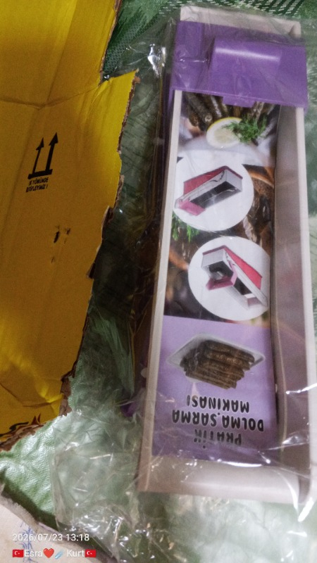 Toptancı Kapında Pratik Yaprak Sarma Makinesi Renkli 28 cm Uzunluk 12 cm Yükseklik 8 cm Genişlik