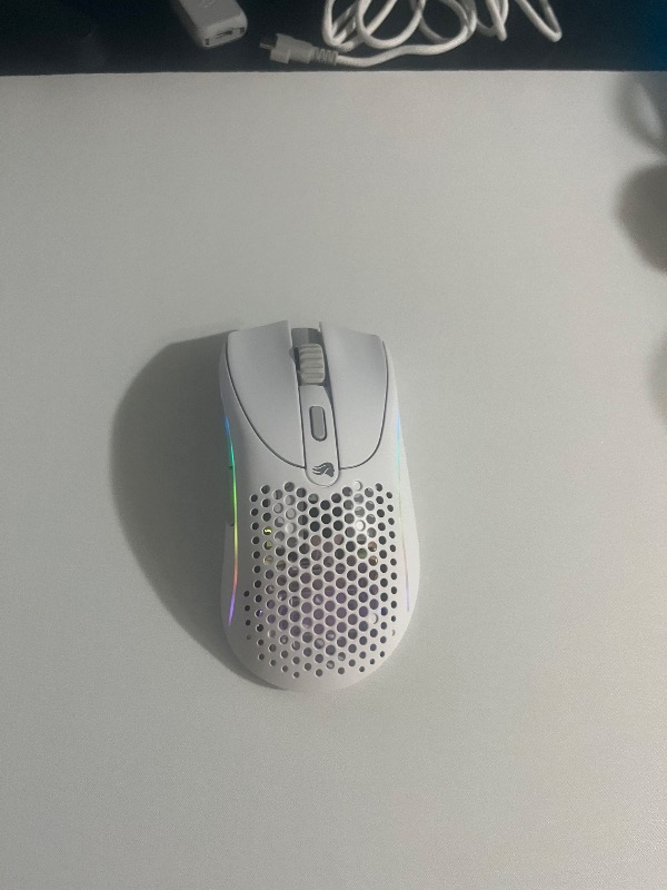 Glorious Model D 2  Kablosuz RGB Ergonomik 26000 DPI Gaming Mouse – Mat Beyaz