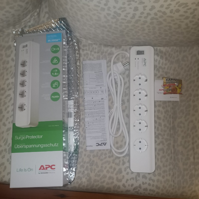 Schneider Electric APC 5'li Akım Korumalı Priz PM5-GR