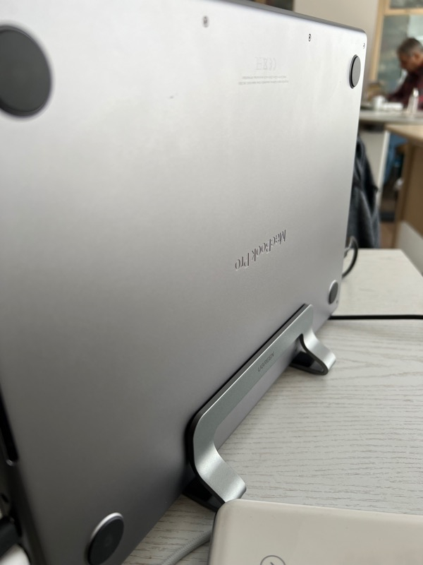 Ugreen Alüminyum Notebook Macbook Dikey Masaüstü Standı