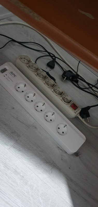 Schneider Electric APC 5'li Akım Korumalı Priz PM5-GR