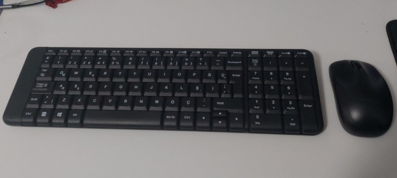 Logitech MK220 Kablosuz Türkçe Klavye Mouse Seti - Siyah