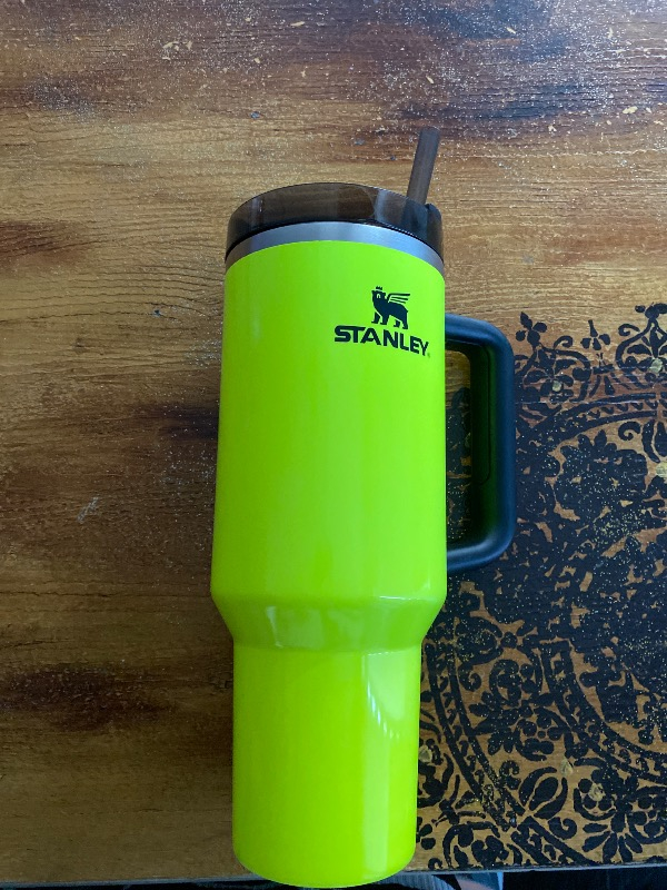 Stanley Quencher Pipetli Termos 1,18 Lt Neon Sarı