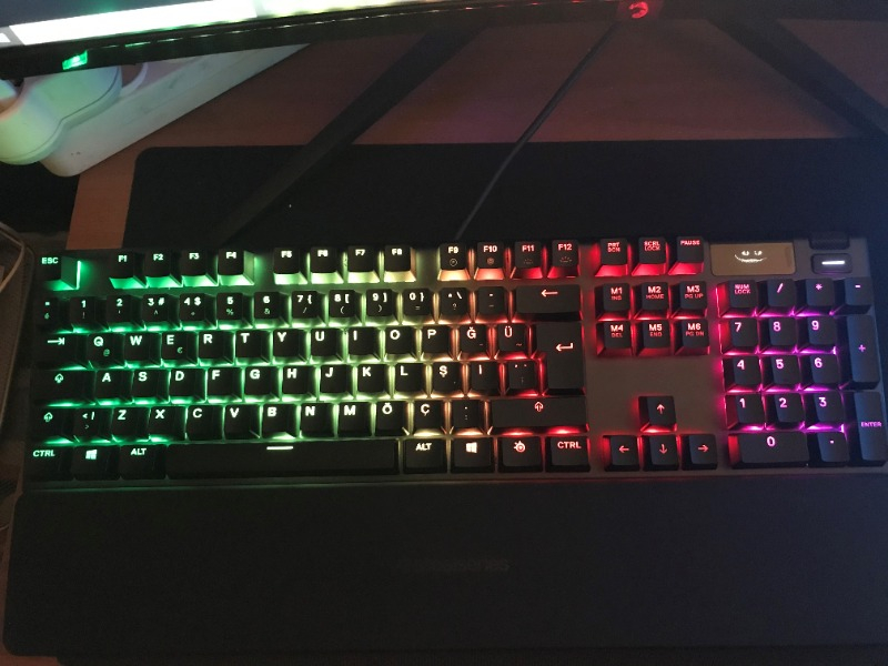 SteelSeries Apex 5 Hibrit Mekanik Gaming Klavye