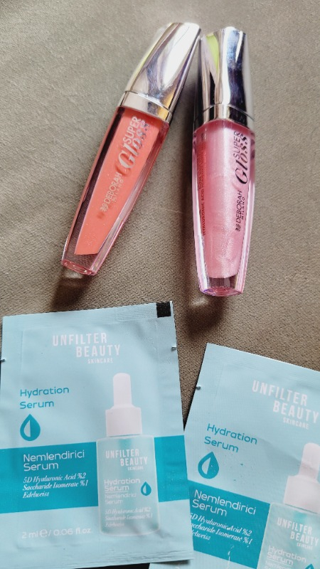 Deborah Super Gloss Dudak Parlatıcısı Pearly Rose No:02 6 ml – E Vitaminli, Işıltılı ve Doğal Görünüm Sağlar
