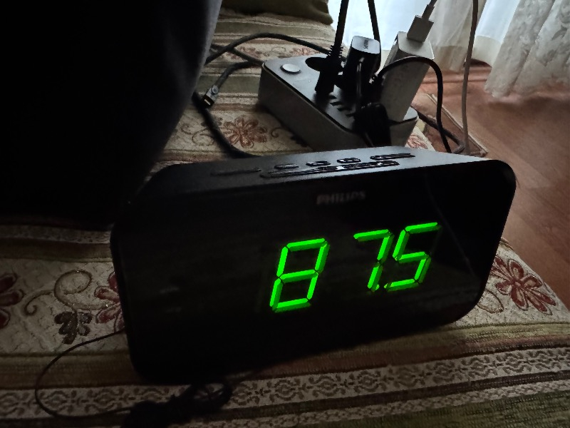 Phılıps Çalar Saat, Radyolu ve Başucu Ekranlı  Çift Alarmlı Dijital Radyo, Uyku Zamanlayıcısı ve Erteleme Işlevi, Yedek Pille Taşınabilir, Büyük Ekranlı Siyah, Yeni Versiyon