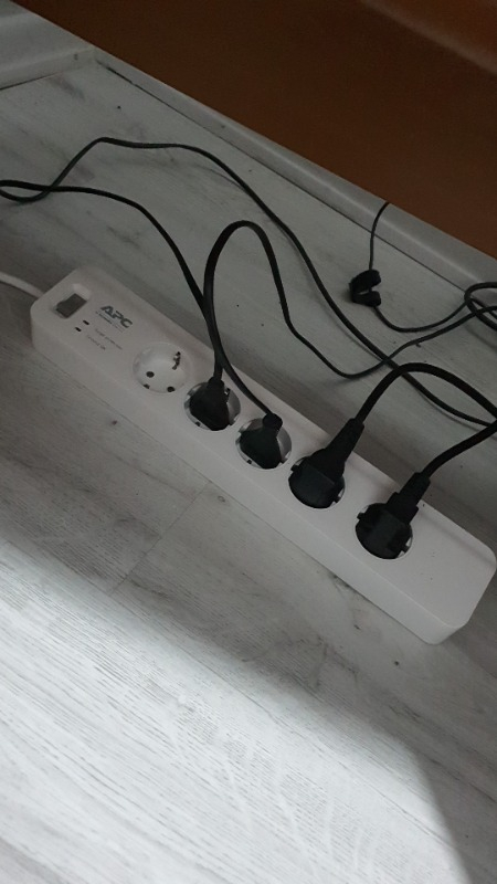 Schneider Electric APC 5'li Akım Korumalı Priz PM5-GR