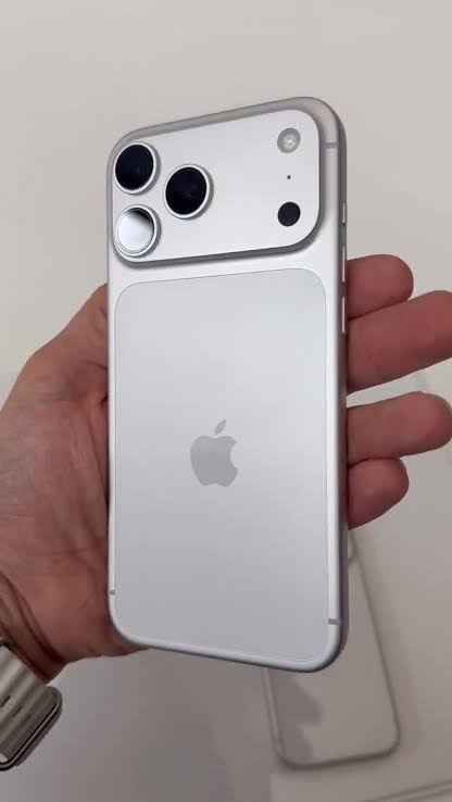 Apple iPhone 17 Pro Max 256 GB Gümüş