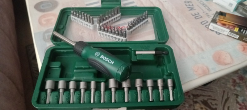 BOSCH 46 PARÇA CIRCIRLI TORNAVİDA BITS UÇ LOKMA VİDALAMA  SETİ.
