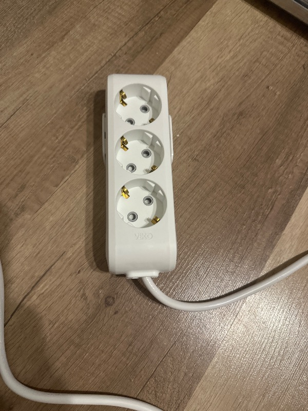 Viko 2 Metre Kablolu Topraklı Çocuk Korumalı Üçlü Priz Beyaz Renkli Güvenli Tasarım