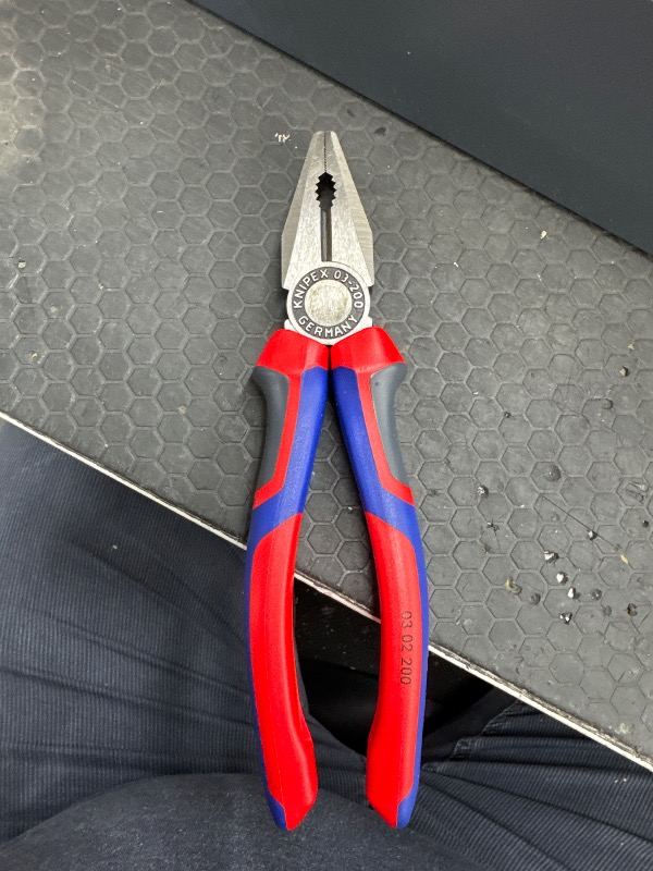 KNIPEX 03 02 200 Kombine Pense 200 mm Endüstriyel Kullanım İçin Yüksek Kalite Kesiciler
