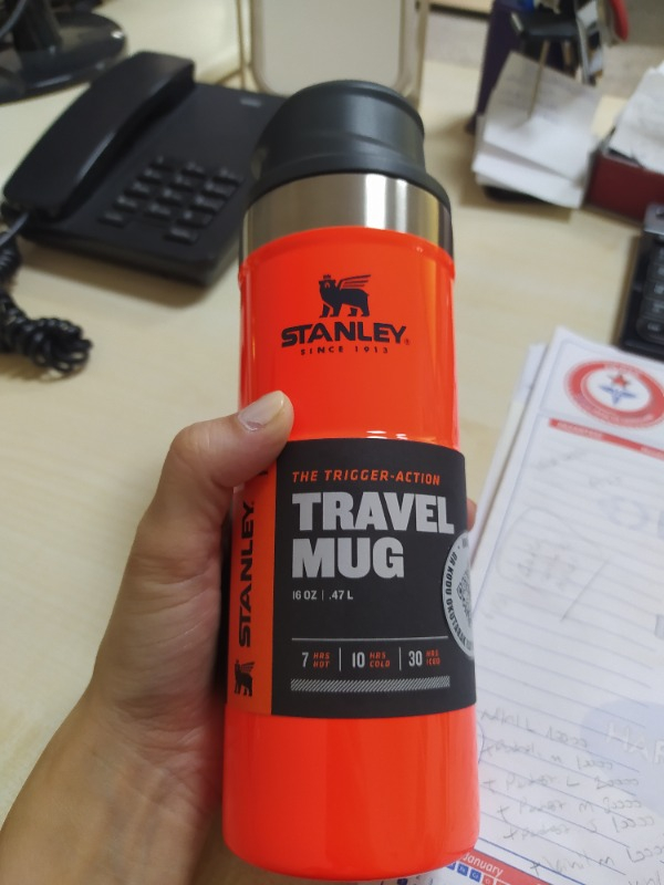 THE TRİGGER-ACTİON TRAVEL MUG .35L / 12OZ 10-09848-056