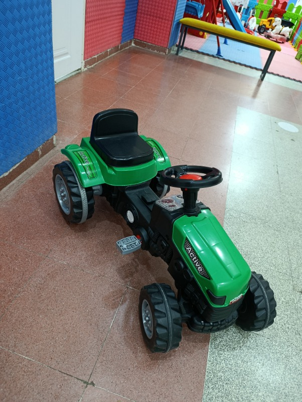 Pilsan Pedallı Traktör Active Model Yeşil Ayarlanabilir Koltuk ve Havalı Kornalı 50x95x51 cm
