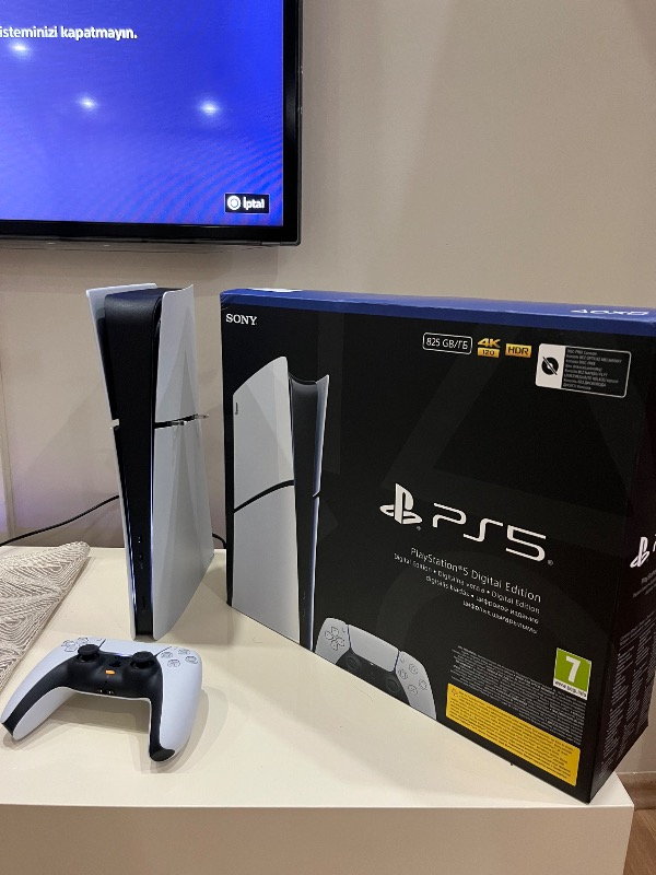 Sony Playstation 5 Slim Digital 825 GB (İthalatçı Garantili )