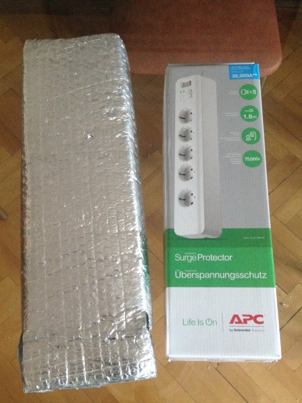 Schneider Electric APC 5'li Akım Korumalı Priz PM5-GR