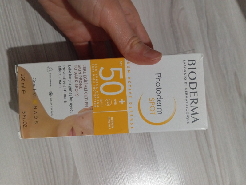 Bioderma Photoderm SPOT SPF50+ Yüksek Korumalı Yüz ve Vücut Güneş Kremi 150 ml