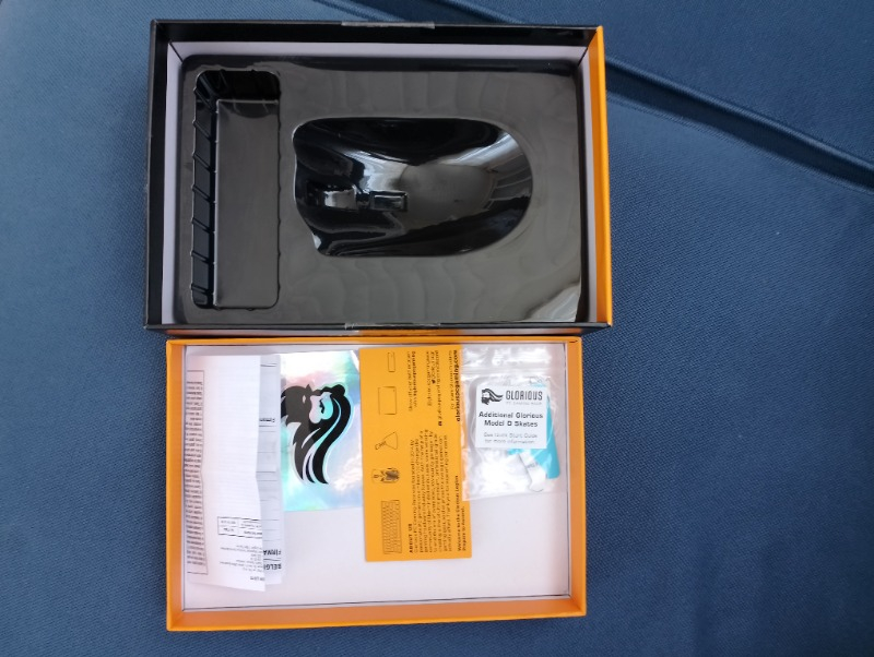 Glorious Model D Kablolu Parlak Siyah RGB Oyuncu Mouse 69Gr