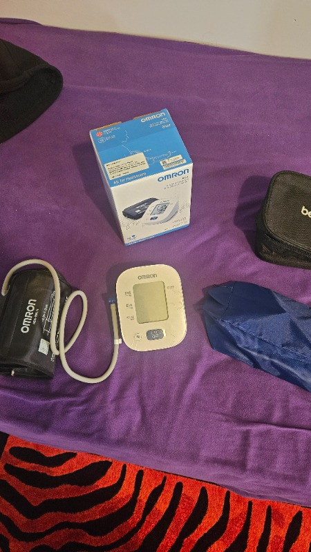 OMRON M2+ 30 Ölçüm Hafızalı Geniş Manşetli Üst Koldan Ölçer Dijital Tansiyon Aleti HEM-7146-E