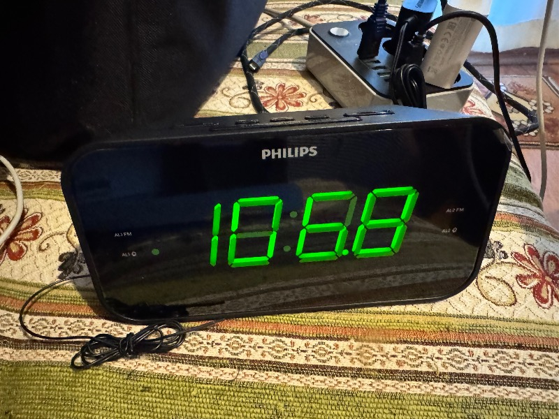 Phılıps Çalar Saat, Radyolu ve Başucu Ekranlı  Çift Alarmlı Dijital Radyo, Uyku Zamanlayıcısı ve Erteleme Işlevi, Yedek Pille Taşınabilir, Büyük Ekranlı Siyah, Yeni Versiyon