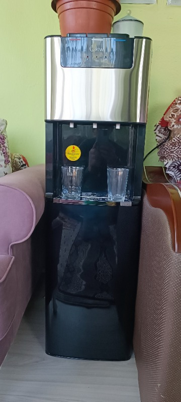 Kiwi KWP-8555 Su Sebili - 5L Sıcak, 2L Soğuk Su Kapasitesi, Çocuk Güvenlik Kilidi, Paslanmaz Çelik Depo, Gizli Damacana - Siyah Renk