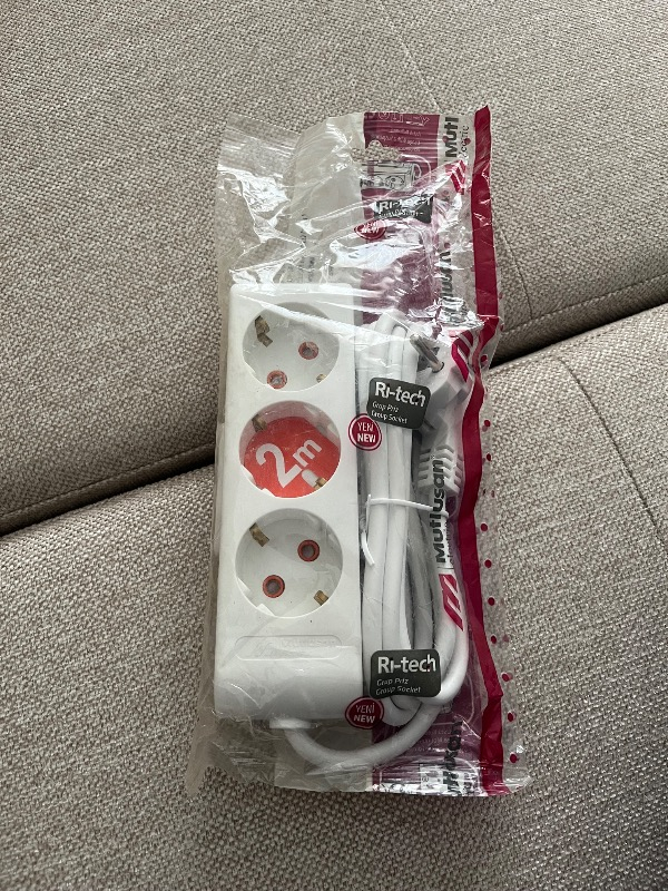 Viko 2 Metre Kablolu Topraklı Çocuk Korumalı Üçlü Priz