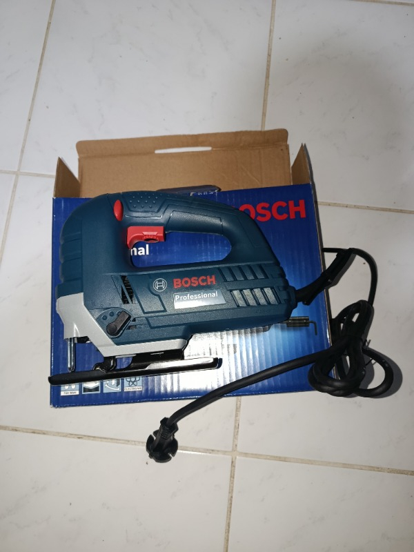 Bosch Gst 8000 E Dekupaj Testere 710W Güçlü Motor ile Hassas Kesim ve Kolay Bıçak Değişimi