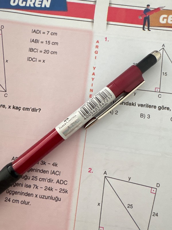 Faber-Castell Grip 1347 Versatil Kalem, 0.7 mm, Bordo, Ergonomik Tutuş, Yaylı Uç, Uzun Silgi, Modern Tasarım