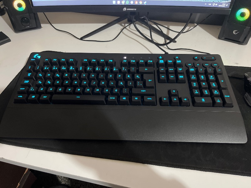 Logitech 920-008094 G213 Prodigy RGB Oyuncu Klavyesi