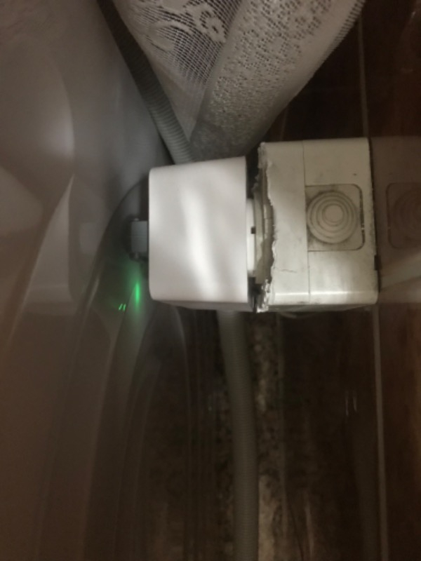 Schneider Electric APC Tekli Akım Korumalı Priz  230V PM1W-GR (Beyaz)