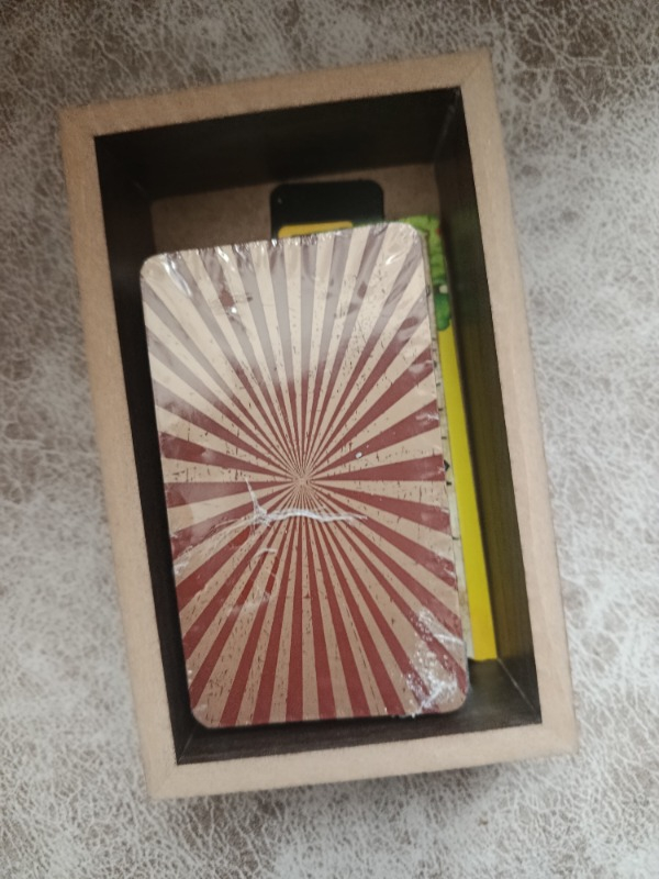 Delta Kültür Yayınevi Hilal Altundal Tarot Destesi ve Kitabı – 78 Kart, 161 Sayfa, Ahşap Kutulu Rehber Set