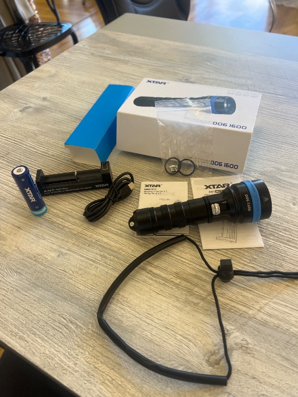 XTAR D06 1600 Lumen Su Geçirmez Fener Dayanıklı Gövde ile Tek Elle Kontrol