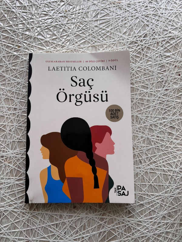 Yan Pasaj Saç Örgüsü - Laetitia Colombani Ciltsiz Kitap 188 Sayfa 2020 Yayınevi Pasaj