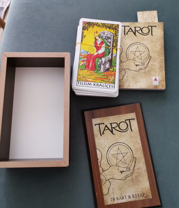 Tarot Destesi ve Kitabı (Ahşap Kutulu) - Hilal Altundal