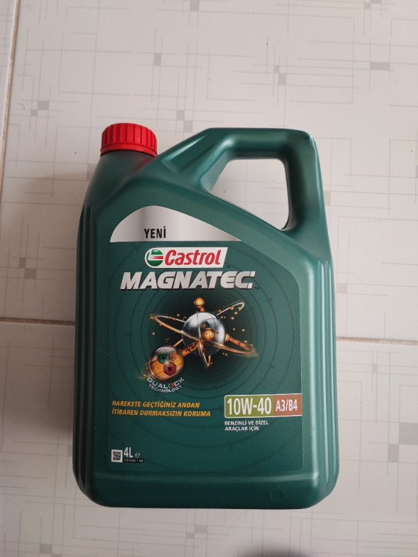 Castrol Magnatec 10W-40 A3/B4 Benzinli Araçlar için 4 Litre Motor Yağı ( Üretim Yılı: 2022 )