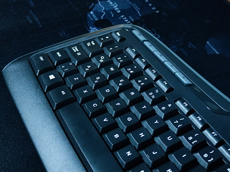 Logitech MK330 Kablosuz Türkçe Klavye Mouse Seti - Siyah