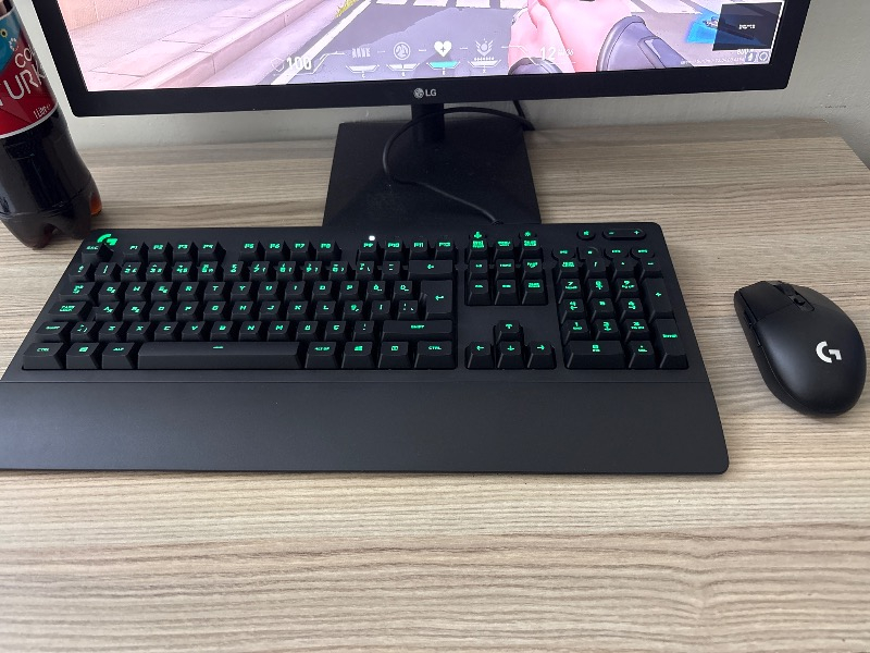 Logitech G G305 LIGHTSPEED 12.000 DPI Kablosuz Oyuncu Mouse - Siyah