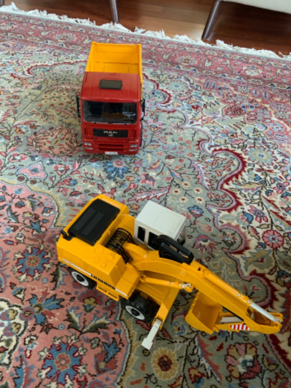 Bruder MAN Damperli Kamyon & Liebherr Ekskavatör BR02751