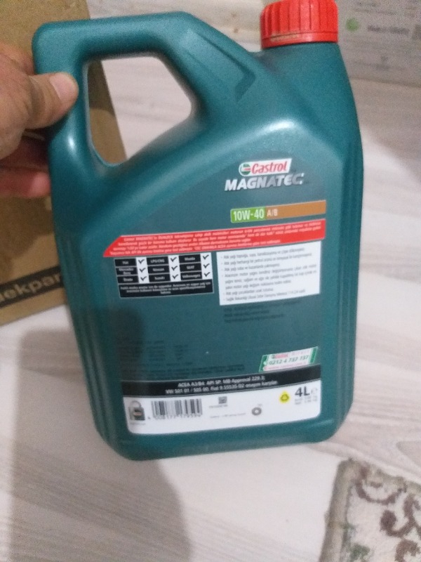 Castrol Magnatec 10W-40 A3/B4 Benzinli Araçlar için 4 Litre Motor Yağı ( Üretim Yılı: 2023 )