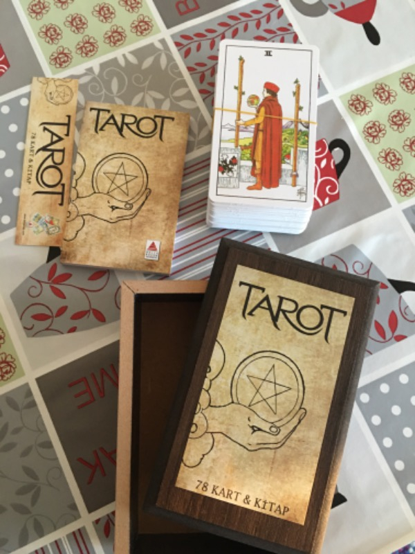Tarot Destesi ve Kitabı (Ahşap Kutulu) - Hilal Altundal